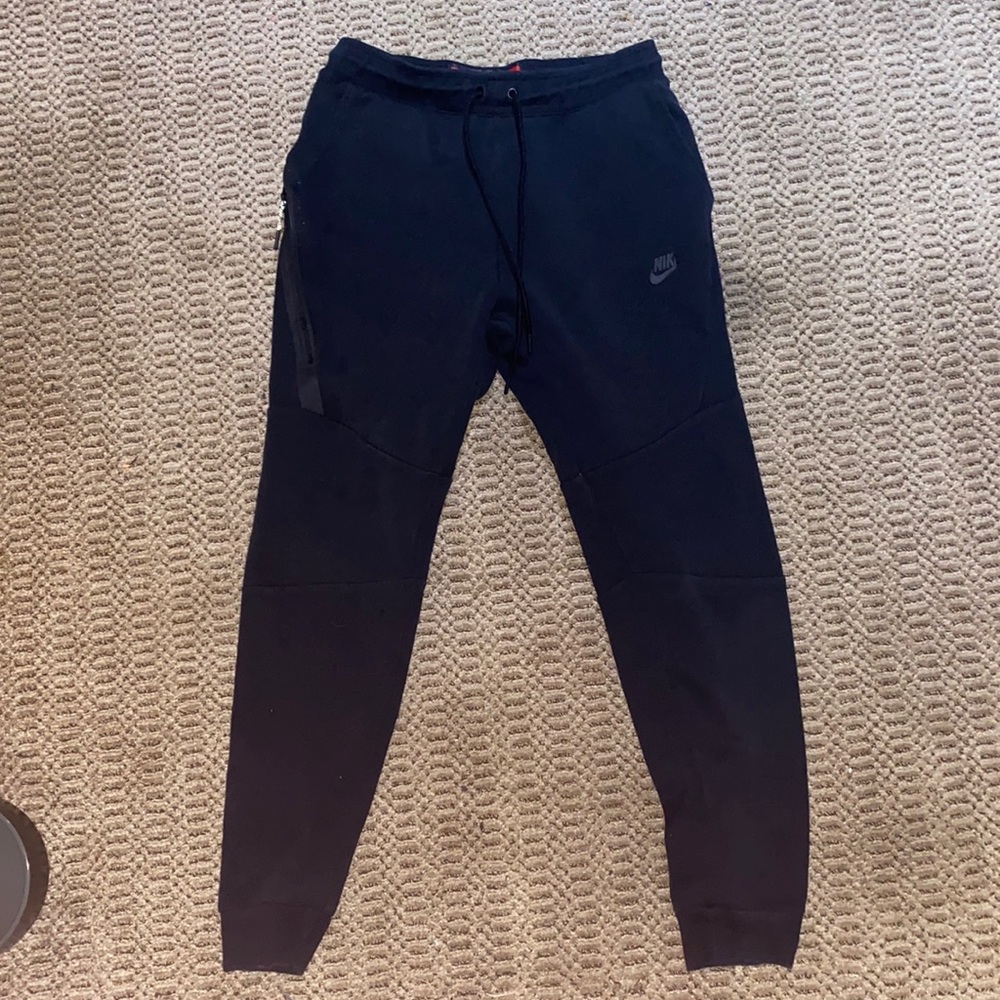 NIKE TECH FLEECE JOGGERS.